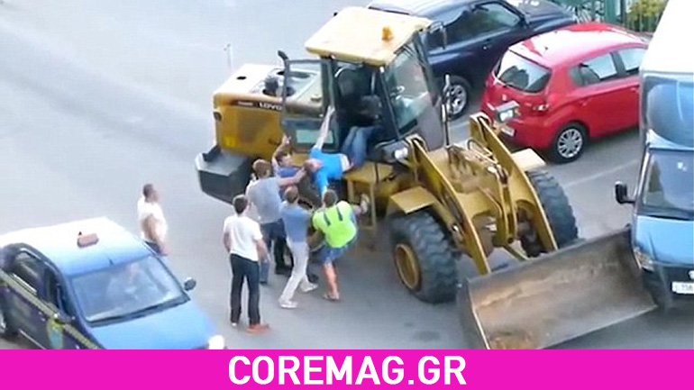 Μεθυσμένος οδηγός εκσκαφέα καταστρέφει αυτοκίνητα και τις «μαζεύει» από τους ιδιοκτήτες